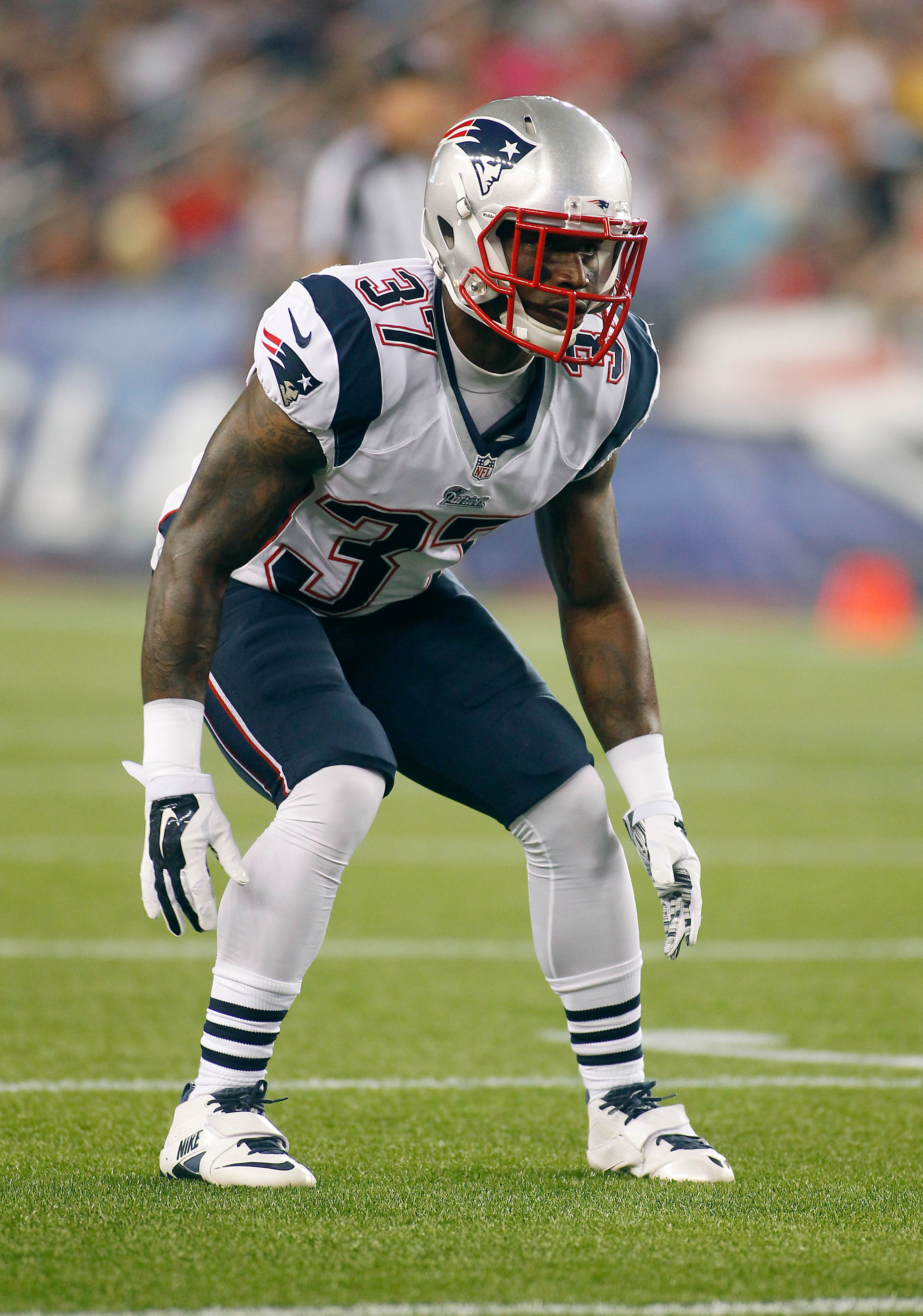 Former New England Patriots cornerback Alfonzo Dennard competes