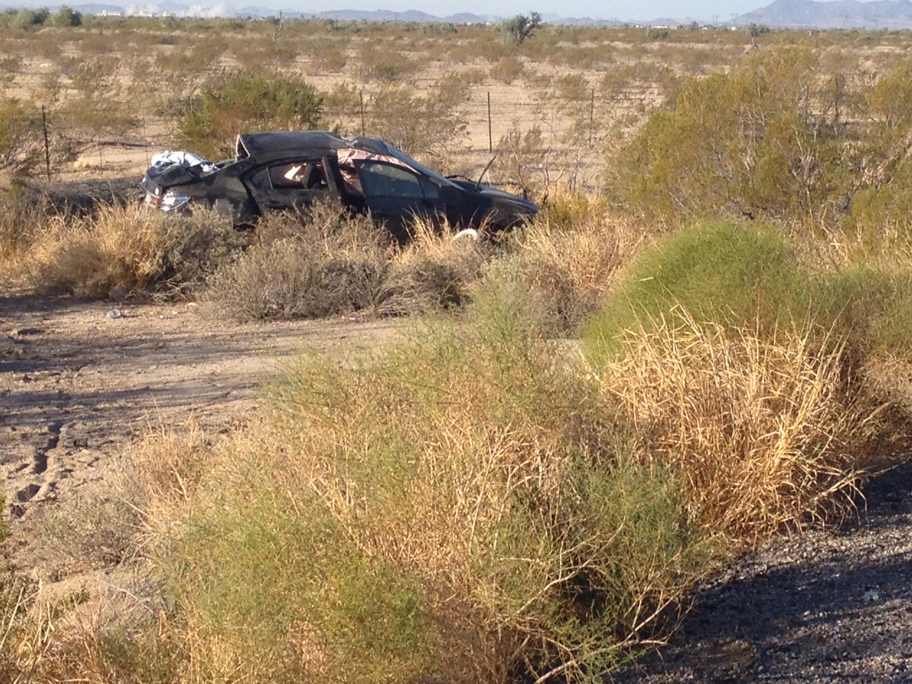 One dead, child ejected in crash on I10 near Palo Verde Rd.