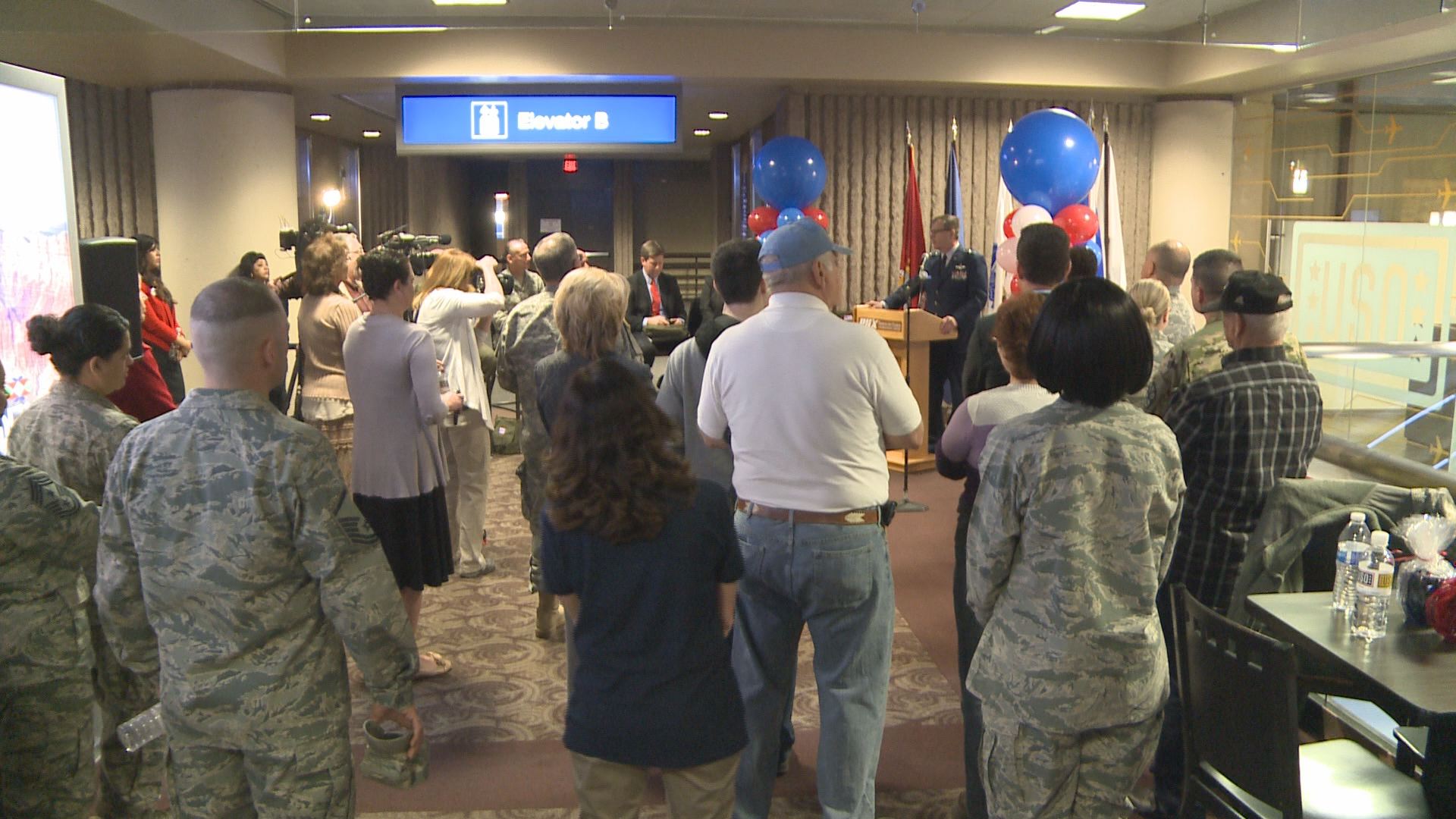 USO birthday celebration held at Phoenix Sky Harbor