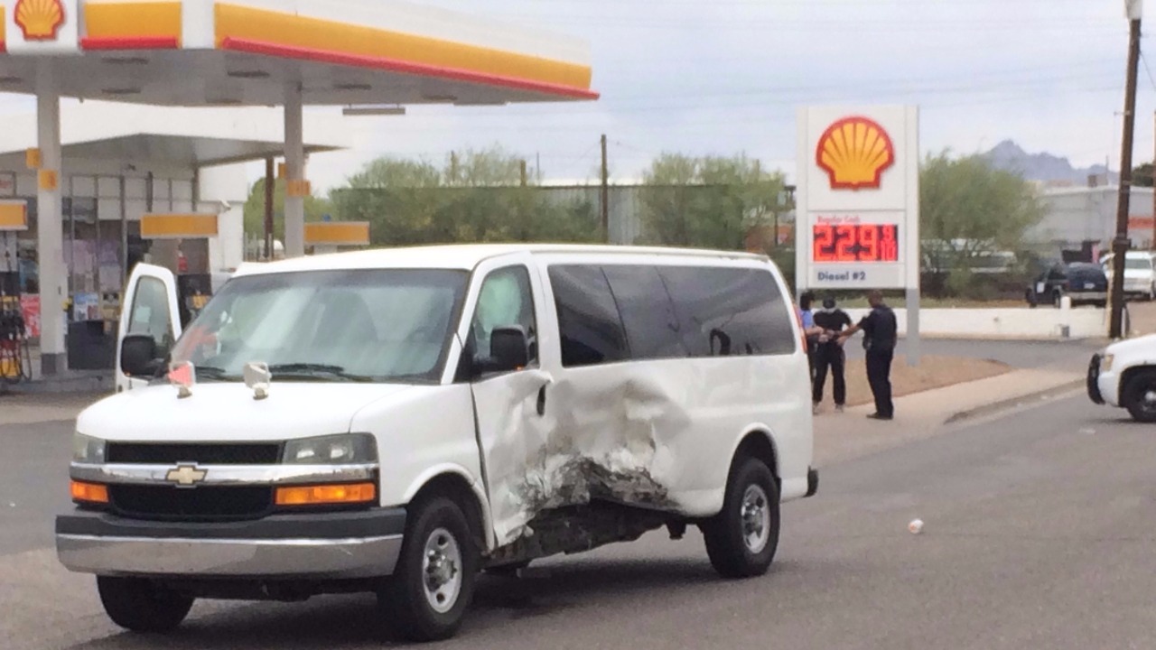 4 children hurt in east Phoenix crash