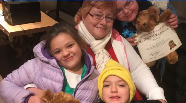 Retired teacher, cancer survivor creates holiday memory with family - 12news.com
