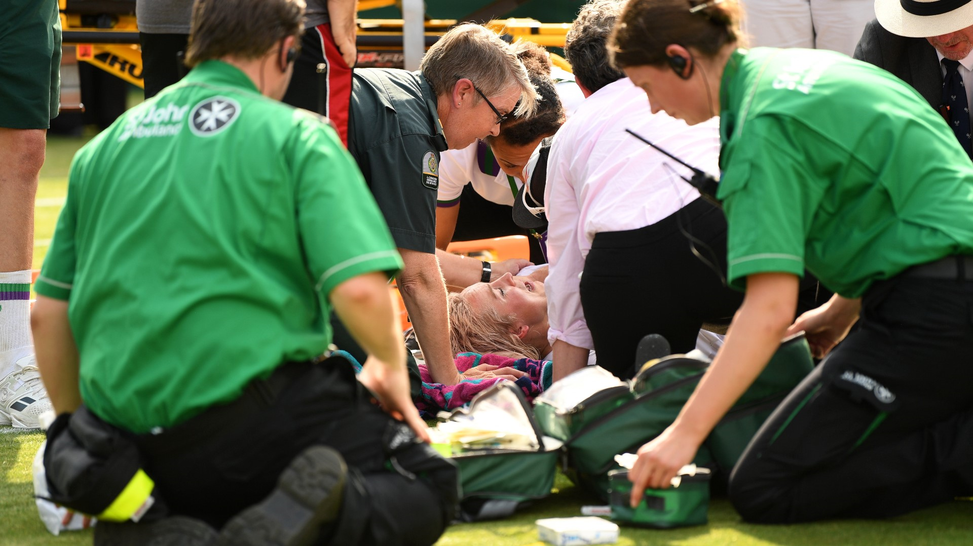 Bethanie MattekSands suffers horrific knee injury during