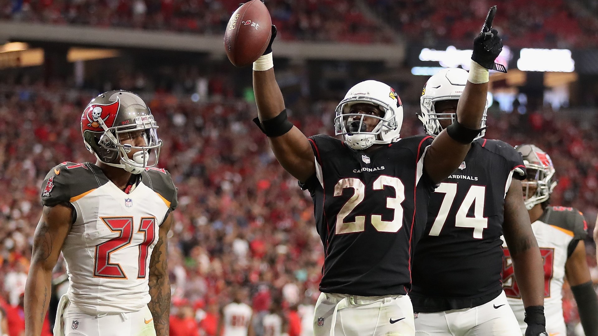 Peterson scored twice as Cardinals hold off Bucs 38-33
