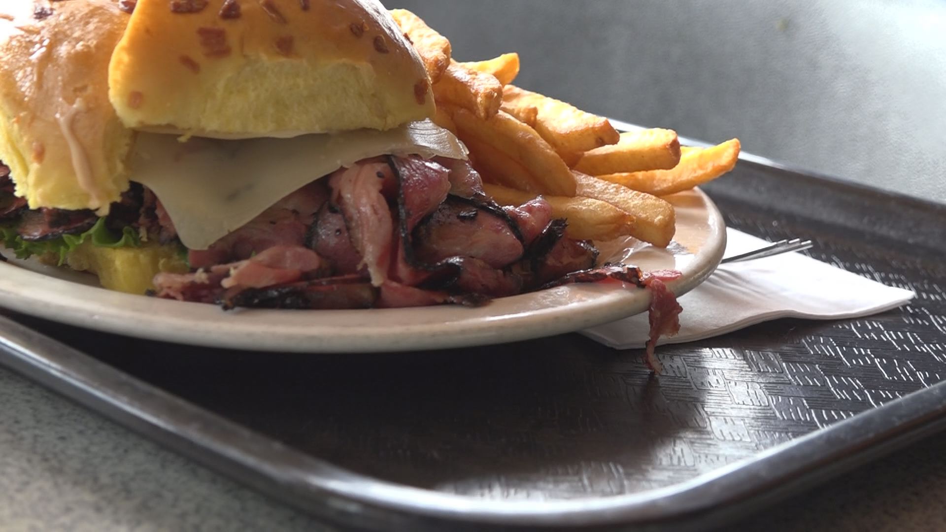 Phoenix deli serves up final dish to customers