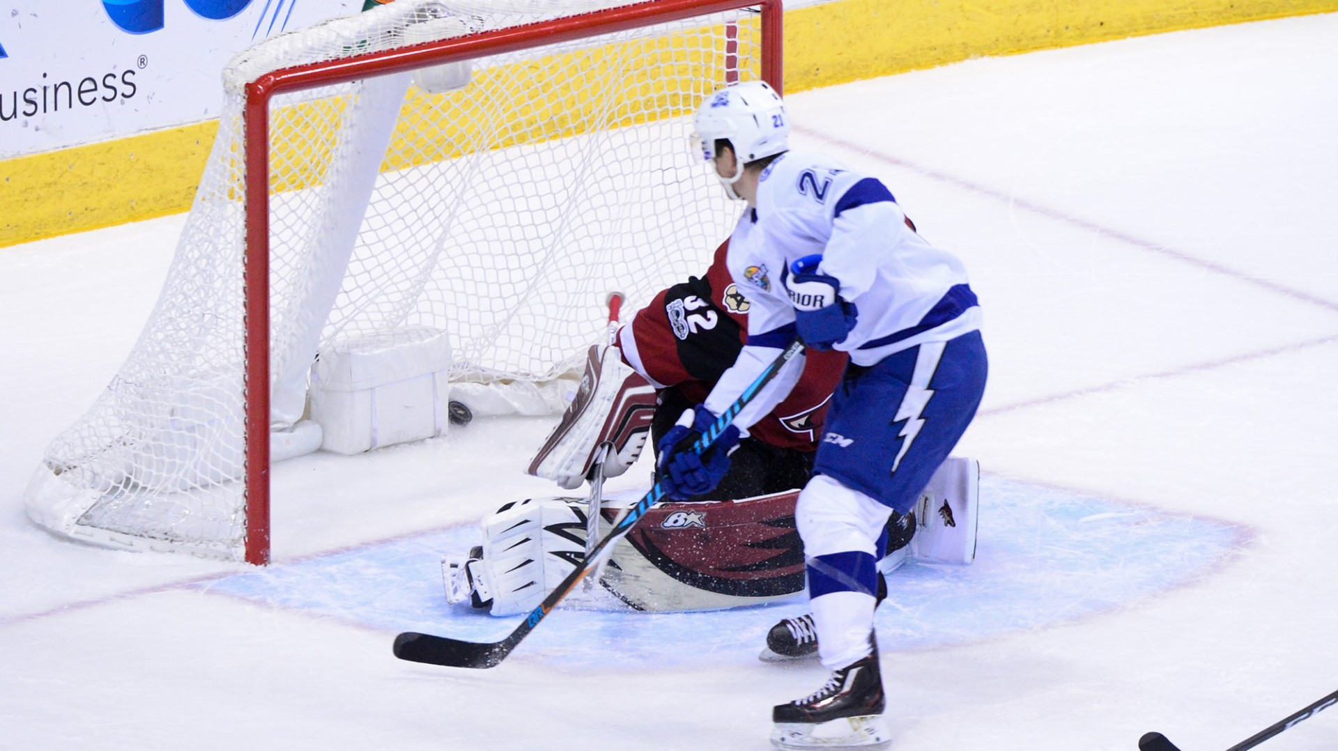 Lightning acquire goalie Domingue from Coyotes for Leighton, McGinn