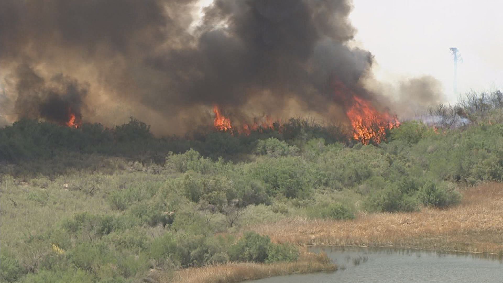 12news.com | Topock Fire north of Lake Havasu City grows to 1,438 acres