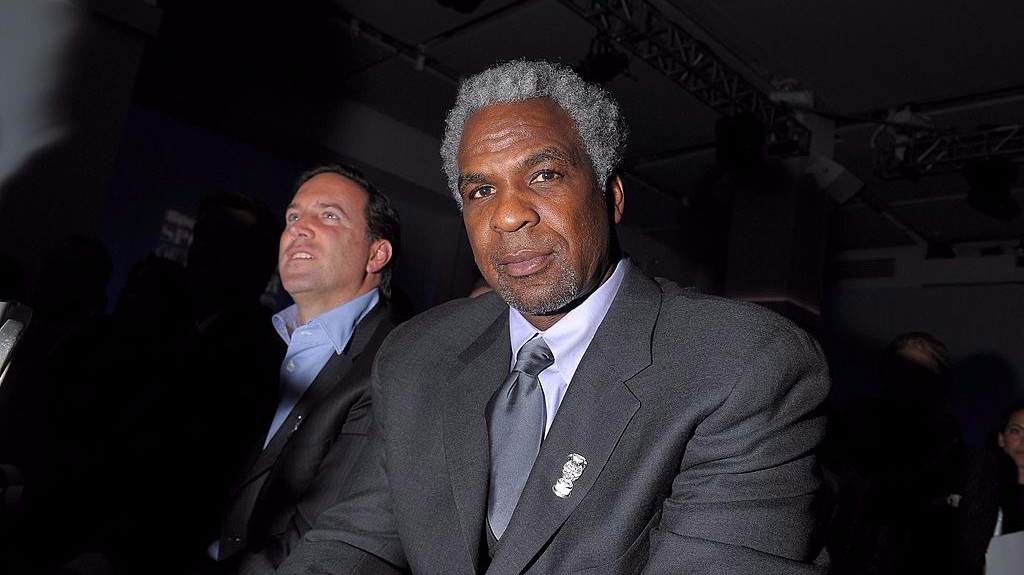 Charles Oakley: Charles Barkley needs to 'stop drinking at work' |  