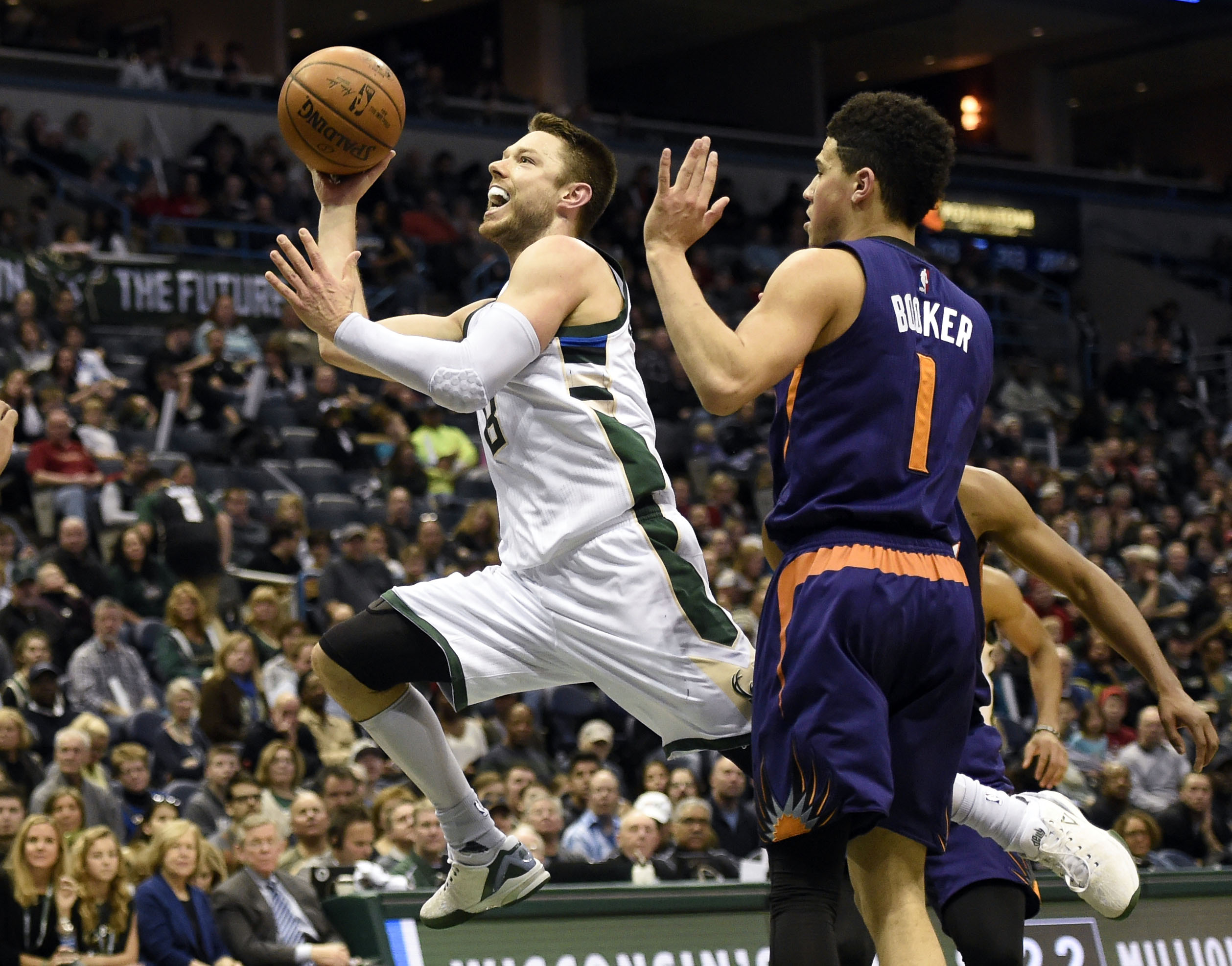 Antetokounmpo scores 28, Bucks beat Suns 100-96 | 12news.com