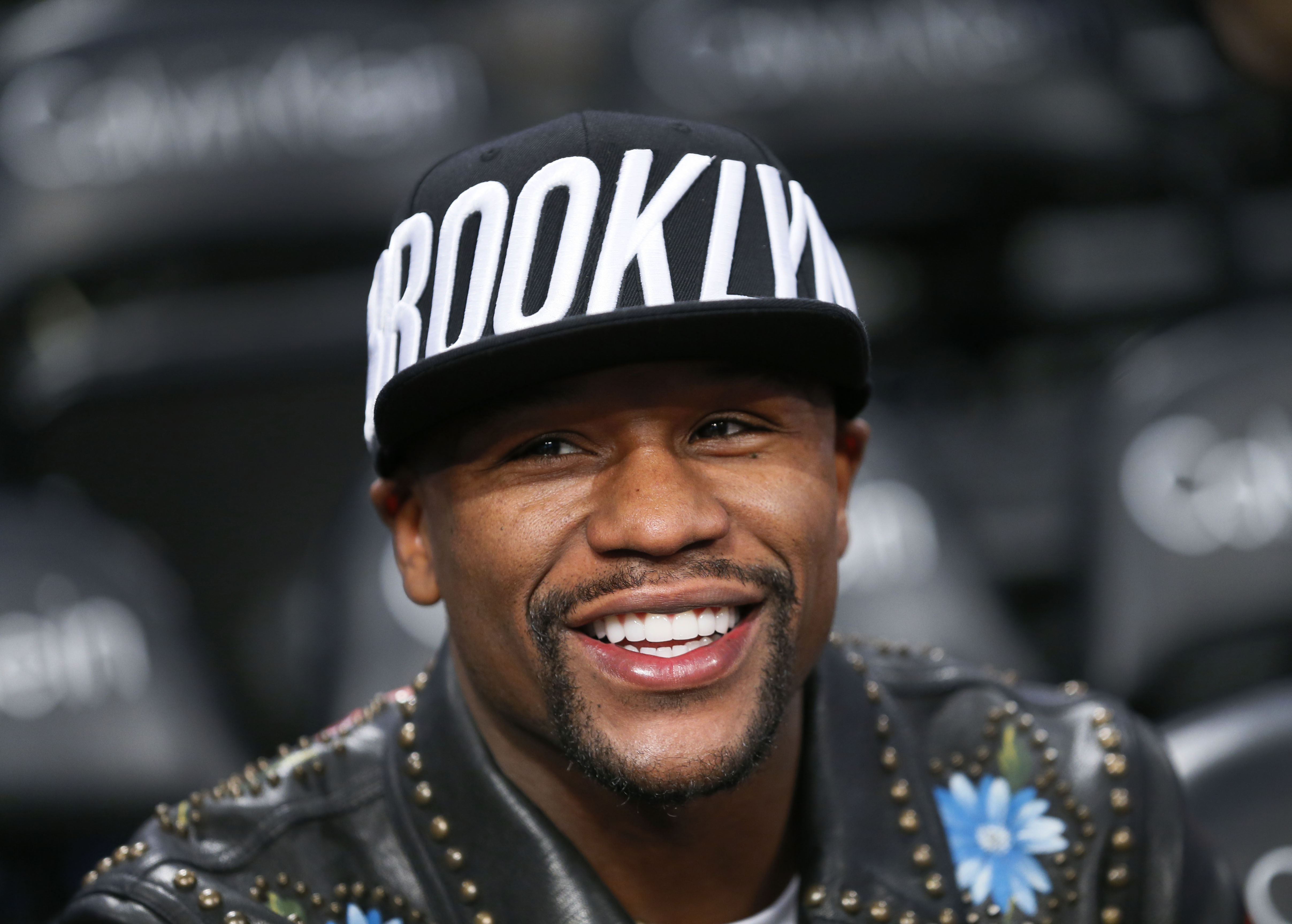 Floyd Mayweather says he's coming out of retirement to fight Conor ...